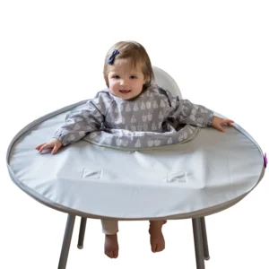 Kit Ultimate Baby Led Weaning Tidy Tot com 3 babetes integrais, tabuleiro sensorial e colher de silicone. Ideal para BLW, reduz desperdício alimentar e facilita a limpeza.